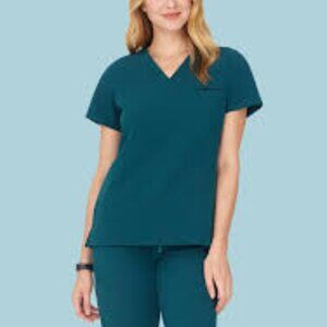 Teal Women's Scrub Set

Top: small
Bottoms: petite small